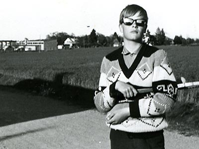 Bergkvara gymnastiksal och skola fotograferat från Smålandsvägen.